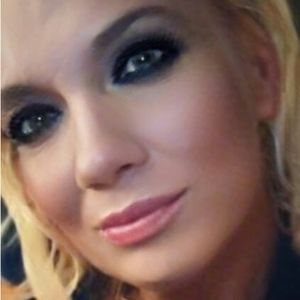 Meet your Posher, Cassandra